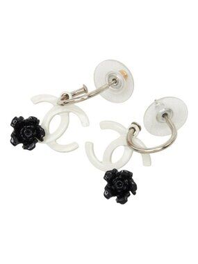 Chanel CC Logo Camellia Swing Earrings 04 White Black Metal